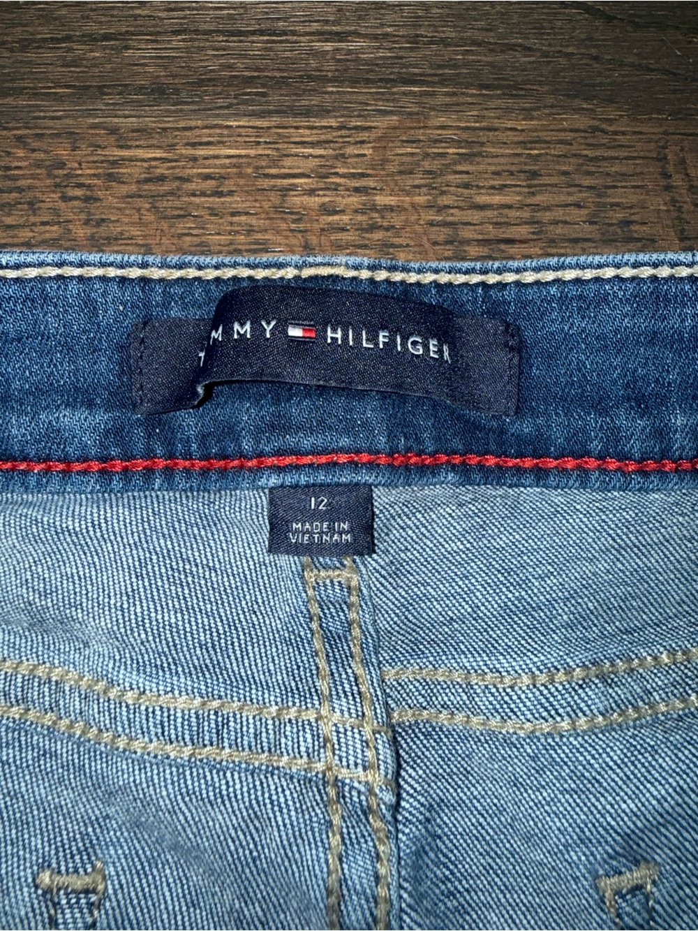 Tommy Hilfiger Mid-Blue Cropped Straight Jeans with Raw Hem - Picture 5 of 5